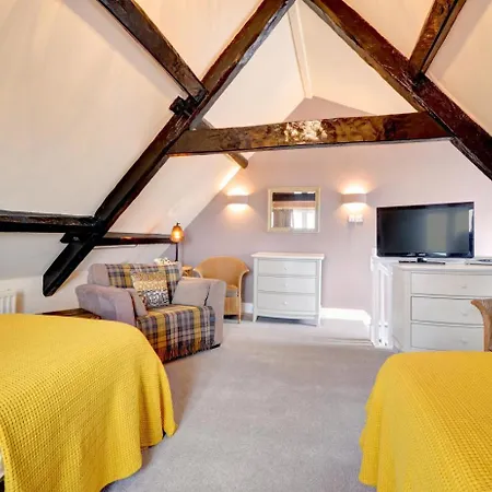 2 Bed In Oc-w322 Holiday home *