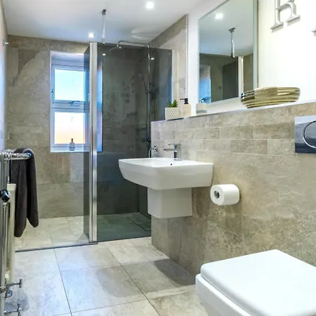 2 Bed In Oc-w322 Holiday home