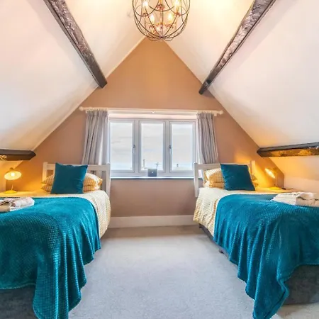 2 Bed In Oc-w322 Semesterbostad