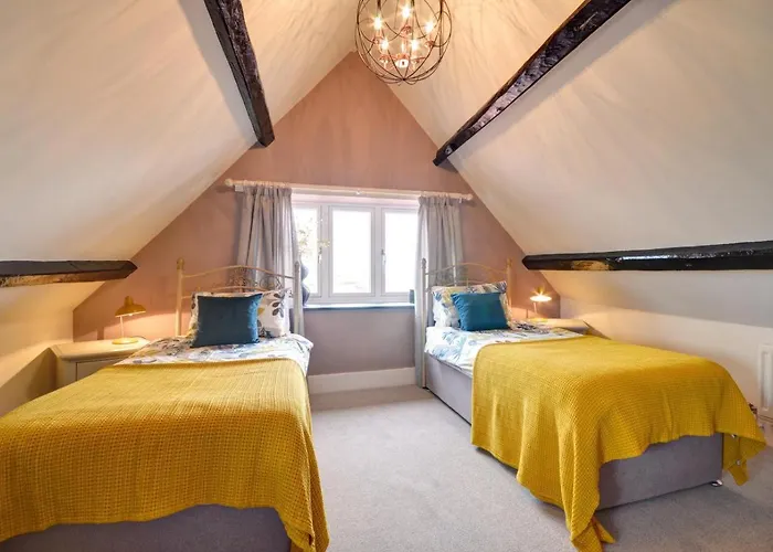 2 Bed In Oc-w322 Holiday home